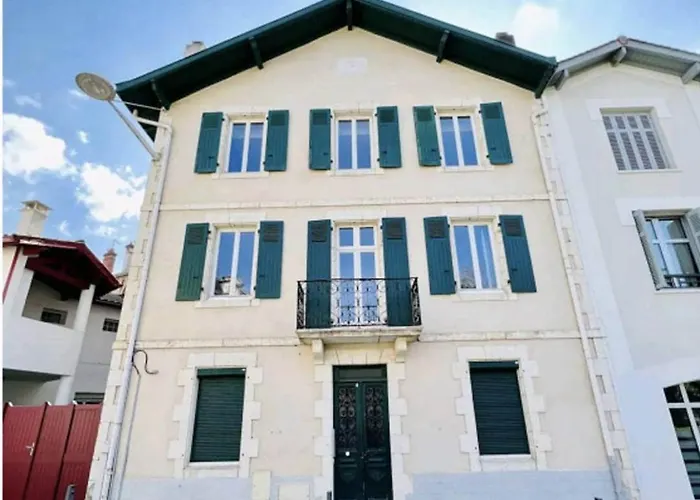 Studette Au Centre De * Biarritz